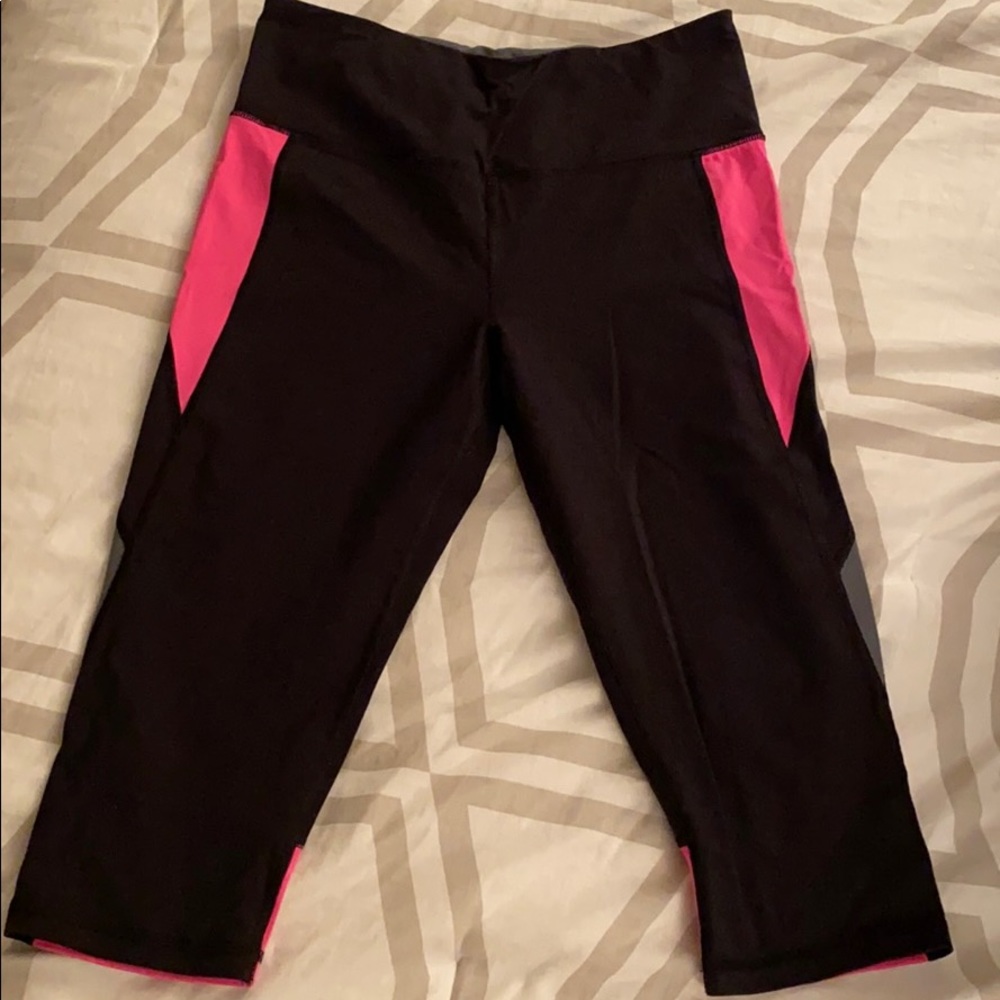 Victoria Secret Sport Knockout cropped leggings!